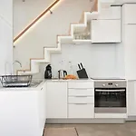 Charming House With Terrace In Lisbon.Wifi.